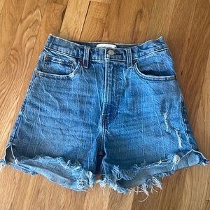 A&F Curve Love High Rise 4” Short